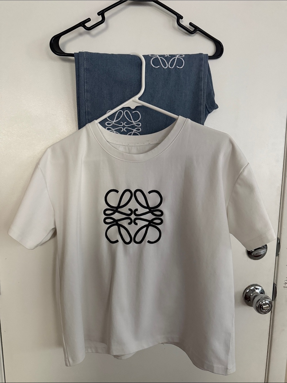 NWOT White Short Sleeve Tee with Embroidered Motif Denim Pant set
